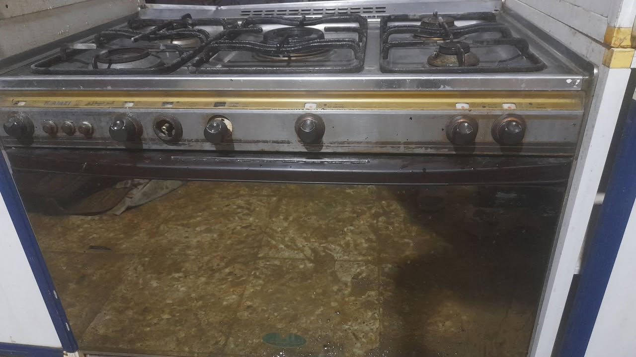 طباخ كريازي  شغال هوه والفرن 125 كاونتر مرمر  125 مكان كرغوليه   ***********
