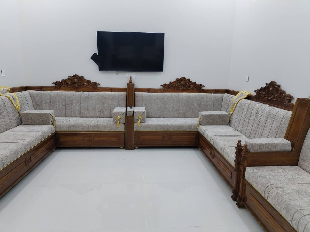 بفضل الله تعالى هذ الديوان الصاج وآلزان المصري والخشب الروسي ومن افضل انواع 🌹الاسفنج هاي اكستره ومن اجواد الاقمشة التركي ضمان 10 سنوات إلى دار الأخ الاستاذ نعيم الحاج عبدالله عبيد الجياشي الدار العامره بأهله ان شاء الله تلفون 🌹*********** واتساب🌹 العنوان الديوانية الحمزه الشرقي شارع 🌹ال مرسول مجاور مشروع الماء نعمل كافة الموديلات الصاج وآلزان الروماني المصري والمودرين @إشارة
