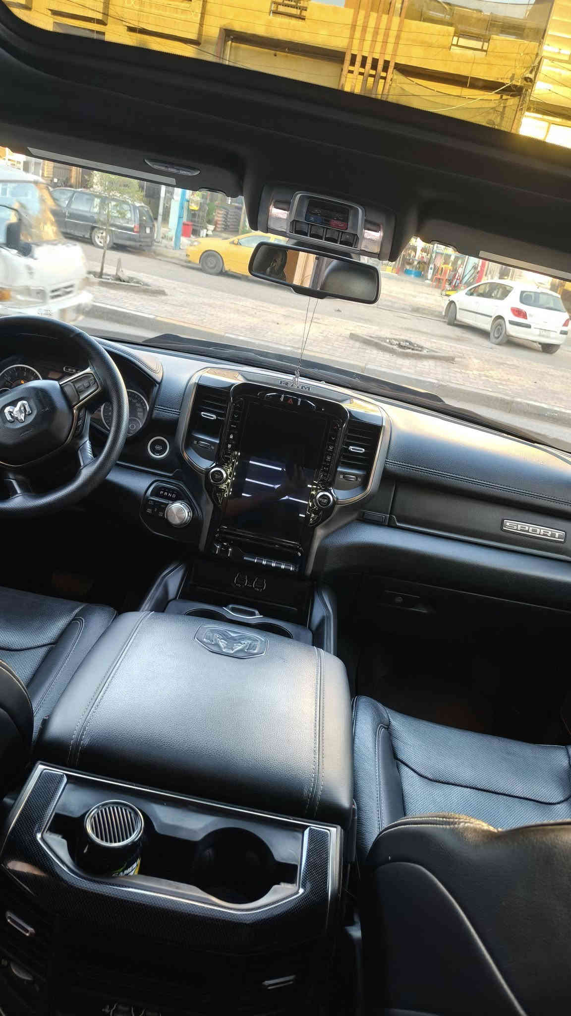 Dodge ram sport black package 2020 clean title 
دودج رام سبورت بلاك باكج ٢٠٢٠ باب طويل بدي قصير  كلين تايتل وارد كندي 
مواصفات لمتد 
دواخل جلد 
مكينه ٥٧٠٠ 
شاشه كبيره
رادار 
نقطه عمياء  
تبريد و تدفئة مقاعد 
بانوراما
دوسه كهرباء
و الكثير من المواصفات الاخرى 
 
ممشى السياره ١٢٣ الف كيلو 
السعر ٣٧ الف دولار و بي مجال
***********
