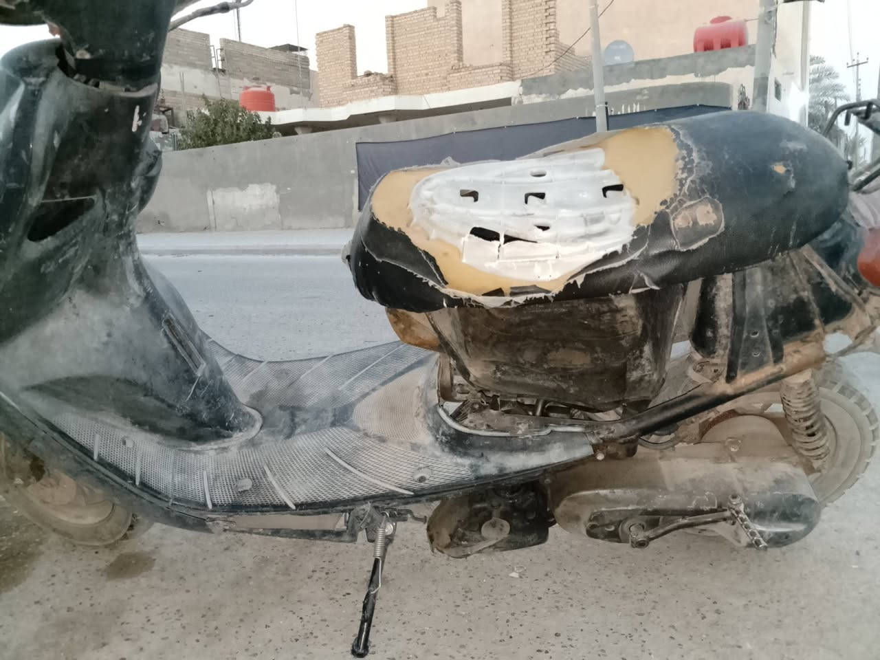 للبيع شغاله مال عمل عوزهه جنطه وكشن ولشايصي بي لحيم السعر 100.  قفل قفل ***********

