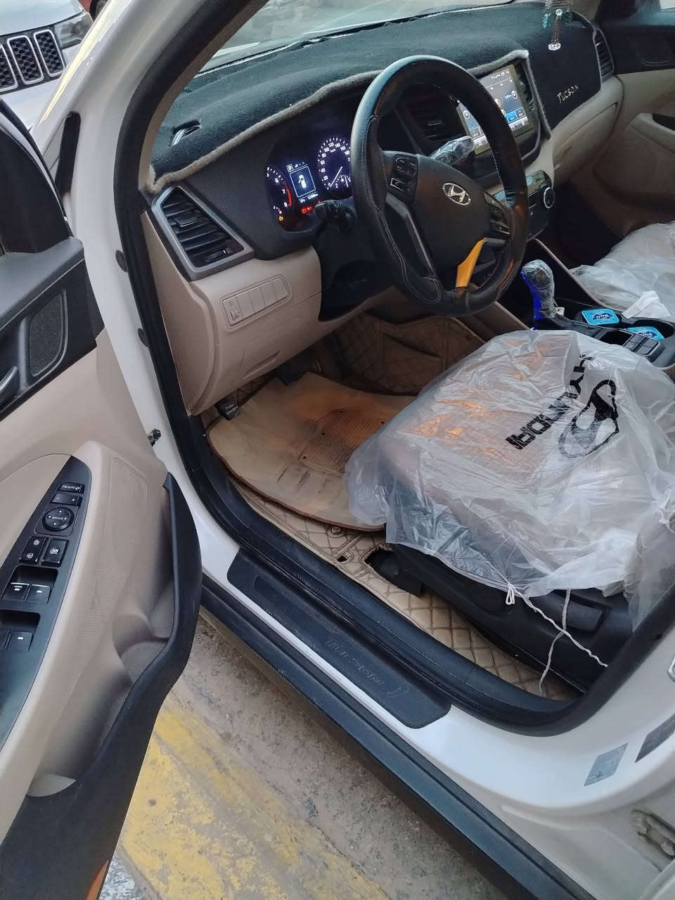 السلام عليكم توسان للبيع موديل ٢٠١٧ محرك ٢٠٠٠ المرغوب او نظيفه او على أيدي كلشي ما تصرف عليهه السياره بيه ٣ قطع السعر 165 او بيه مجال مكان الزعفرانية رقم ***********
