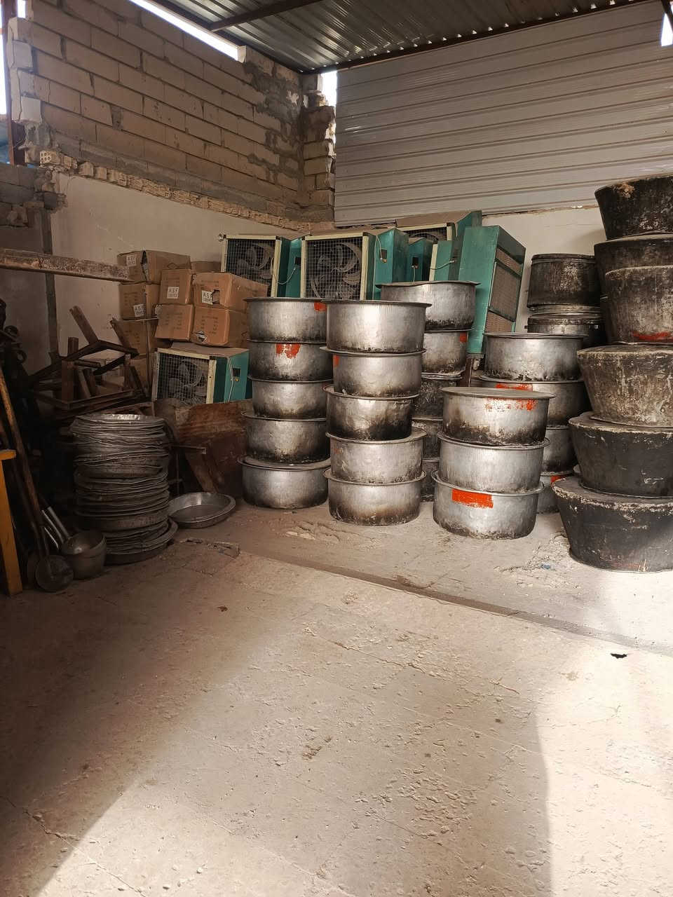 محل كامل للبيع العنوان النجف للاستفسار الاتصال على الرقم التالي ***********
