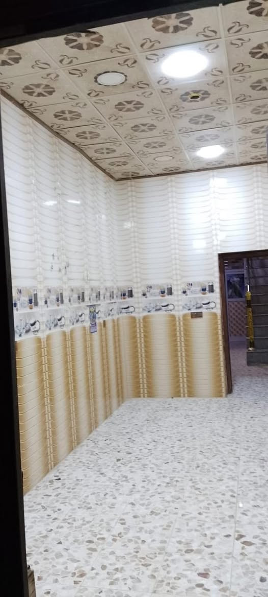 💐على بركة الله💐

🏡 دار للبيع في المشخاب – حي الكرامة
📍 قرب كراج القادسية

▪️ المساحة: 175 م²
▪️ البناء: طابقين
▪️ المواد: طابوق + صب كونكريت مسلح (درجة أولى)
▪️تاسيس الماء والكهرباء والشبابيك درجه اولى
▪️الأبواب قاصه تركي درجه اولى 

✨ تفاصيل الدار:
 • 4 غرف نوم
 • 2 صالة
 • 3 مجاميع صحية
 • استقبال
 • مطبخ حار وبارد

📌 ملاحظة:
الدار دولان، يبعد 10 أمتار عن الشارع الرئيسي، بعرض 3 متر

📌لمعرفة السعر اكتب "تم "

📞 للاستفسار:
مكتب حسن الإبراهيمي للعقار
📍 المشخاب – شارع سيد جعفر (قرب بيت سيد جعفر)
📱 ***********
📱 ***********

⸻

إ
