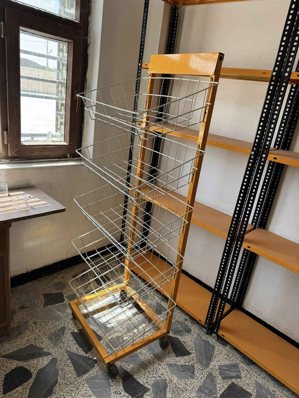 السلام عليكم
براد للبيع استعمال قليل بحالة جيدة جداً 
مع رفوف عدد 4 وزن ثقيل استعمال قليل


**إذا كنت صاحب هذا الإعلان وتريد حذفه لأي سبب، رجاءا أرسل رسالة إلى الدعم الفني**