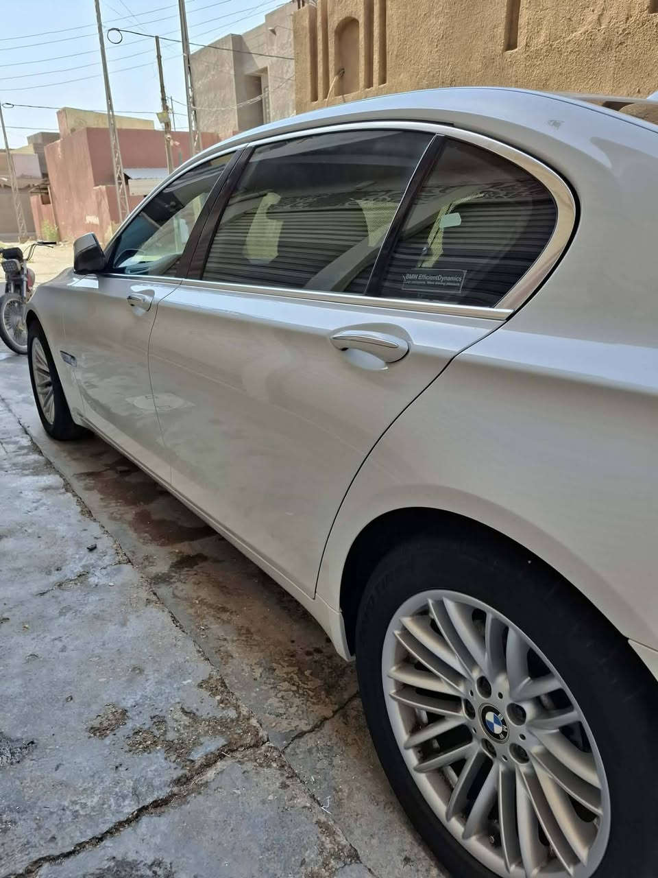 بي ام f02موديل 2013حجم 740ilمحرك 6سلندرتوين تيربو n55 وارد امريكي تبديل باب السائق فقط بدون صبغ بدون ضربه جاهزه من كل شي مواصفات فول تدفئه تبريد كشنات دات شو ابواب شفط ٥ستائر كهرباء رقم بغداد بأسمي السعر ٢٠٠$بيه مجال بسيط ابوعلي ***********
