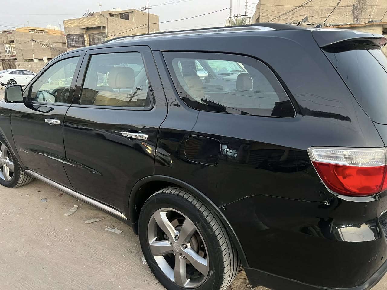 السلام عليكم للبيع دورنكو موديل 2013 محرك 8سلندر سياره ملكي فول مواصفات 1/1 بنو راما كل المواصفات بيها 
رقم بغداد بسمي مكاني بغداد السيديه 
للاتصال ***********
