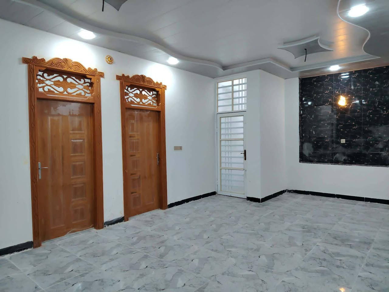 #دار_للبيع_نضام_اقصاد🏡
150 متر مربعه طابو زراعي سند ٢٥ أقرار
بسعر 63 💵 مليون 

#مقدمه_25_مليون_قفل 
#كل_شهر_500_ألف  

غرفتين 2/صاله/مطبخ معزول/صحيات 2/استقبال مفتوح لل صاله / كراج/مكشوفه 2 

ماء/كهرباء/سوق/مدارس/تبليط #عرض_12

الموقع 🏡 نجف/ شارع الصب عمود 314 مقابل ملحق قريه الغدير
للتواصل 📲

***********
