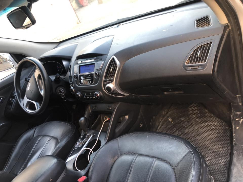 توسان لبيع 
موديل. 12
كفالة بس مكان الكص فقط
سيارة جاهزة مكينة وكير حدادة تخم تاير 
السعر 55
الاستفسار اتصل على الرقم 

مكان البصرة ***********
