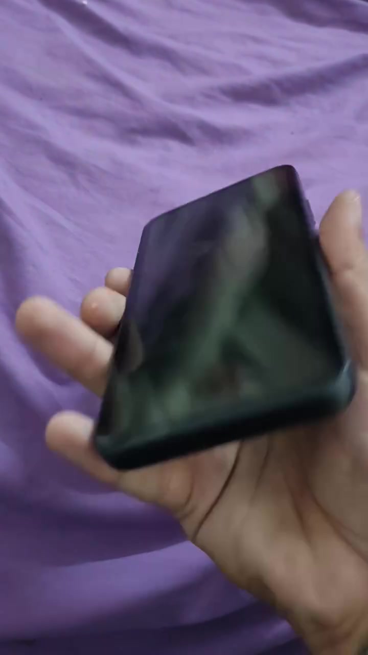 سلام عليكم :سامسونج A54 5G
ذاكره 256الجهاز غني عن التعريف يرهم مراوس شعندك نزل وسعره 225بي مجال حك جيتك بس مبدل شاشه اصليه مثل متشوف الجهاز مكفول من كلشي شي قليل من مواصفات الجهاز
شاشة رائعة: بحجم 6.4 بوصة، تدعم دقة العرض +FHD ومعدل تحديث 120 هرتز لتجربة تصفح ومشاهدة سلسة.
أداء جيد ودعم طويل الأمد: معالج قوي للاستخدام اليومي والألعاب، بالإضافة إلى سياسة تحديثات ممتازة من سامسونج تضمن لك الحصول على إصدارات أندرويد لعدة سنوات.
تصميم متميز: ظهر زجاجي أنيق يعطي إحساساً بالهواتف الرائدة. 
مكاني بغداد العبيدي ماعندي توصيل
رقمي ***********
