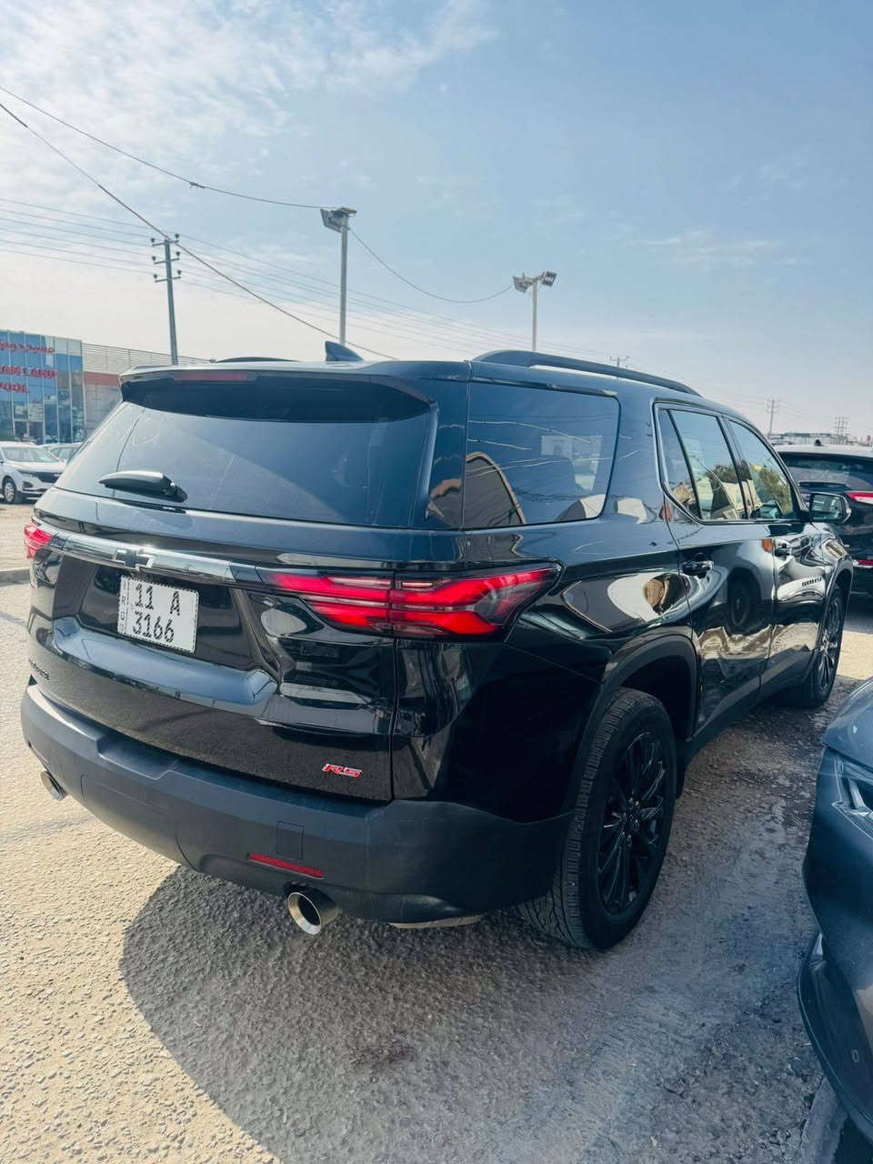 ✅ المواصفات الفنية والمحرك:
• المحرك: V6 بسعة 3.6 لتر.
• ناقل الحركة: أوتوماتيك من 9 سرعات لسلاسة فائقة في القيادة.
المواصفات الخارجية:
• إضاءة أمامية وخلفية LED بالكامل بتصميم انسيابي.
• عجلات (ويلات) ألمنيوم قياس 18 أو 20 إنش.
اللون: اسود
• صندوق خلفي كهربائي (يفتح بحساس القدم في الفئات العليا).
• 3 صفوف من المقاعد: تتسع لـ 7 ركاب براحة تامة.
 تعمل باللمس تدعم Apple CarPlay و Android Auto لاسلكياً.
• نظام تكييف: مركزي ثلاثي المناطق لضمان راحة جميع الركاب.
• مساحة تخزين خلفية هي الأكبر في فئتها.
• نظام الكبح التلقائي في حالات الطوارئ.
• مساعد البقاء في المسار مع التنبيه عند المغادرة.
• كاميرا رؤية خلفية (أو كاميرات 360 درجة حسب الفئة).
• حساسات خلفية وأمامية للمساعدة في الركن.
حالة السيارة: (ماشية 30 الف ميل حادث جاملغ وبنيد كما موضح في الصور).
٠ رقمها بغداد مميز
السعر: (220).
📞 للتواصل والاستفسار: (*********** ) 
العنوان: بابل
