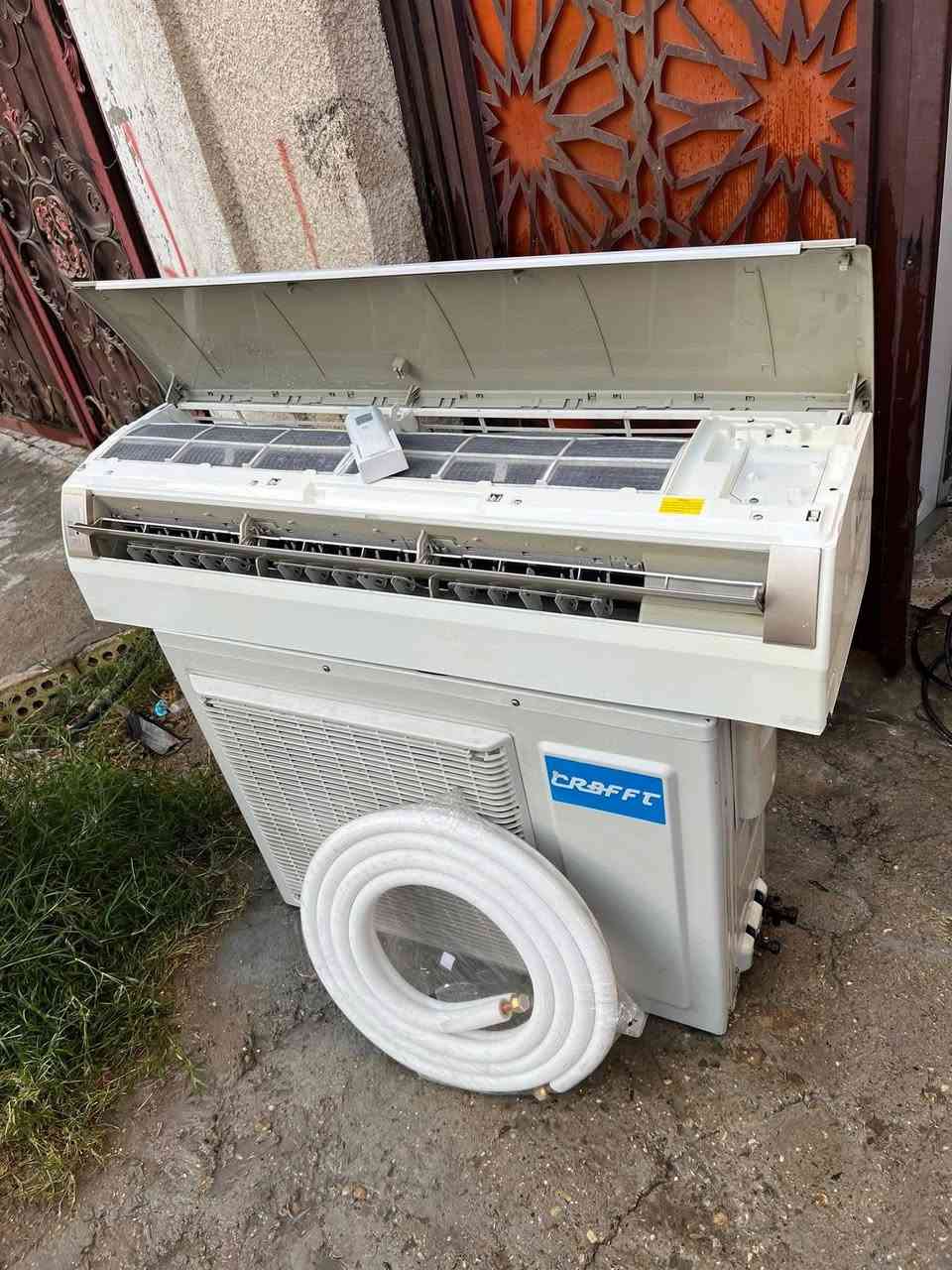 السلام وعليكم اخوان للبيع سبلت نوع كرافت  الاصلي  2 طن غاز مفول وعل فحص نفخ نضافه 95/100 احلى من الصور بهواي كفاله من فتحت البرغي تبريده ثلج ❄️☃️🧊+ تدفئه 🔥🐦‍🔥❤️‍🔥 كامل ملحقاته بواري جدد وايرات ريمونت حديده السبلت غازه مالت الشركه مقفول مغسول وجاهز  جيب وشد السبلت تجي تاخذة من باب بيتي وياه ضمان على الفحص كامل مكمل راديتراته صفر بعدهم الكرافت معروف بتبريده ودفعه القوي
السعر : 400 وبي مجال 
 الموقع : بغداد شارع فلسطين
للاتصال : ***********
