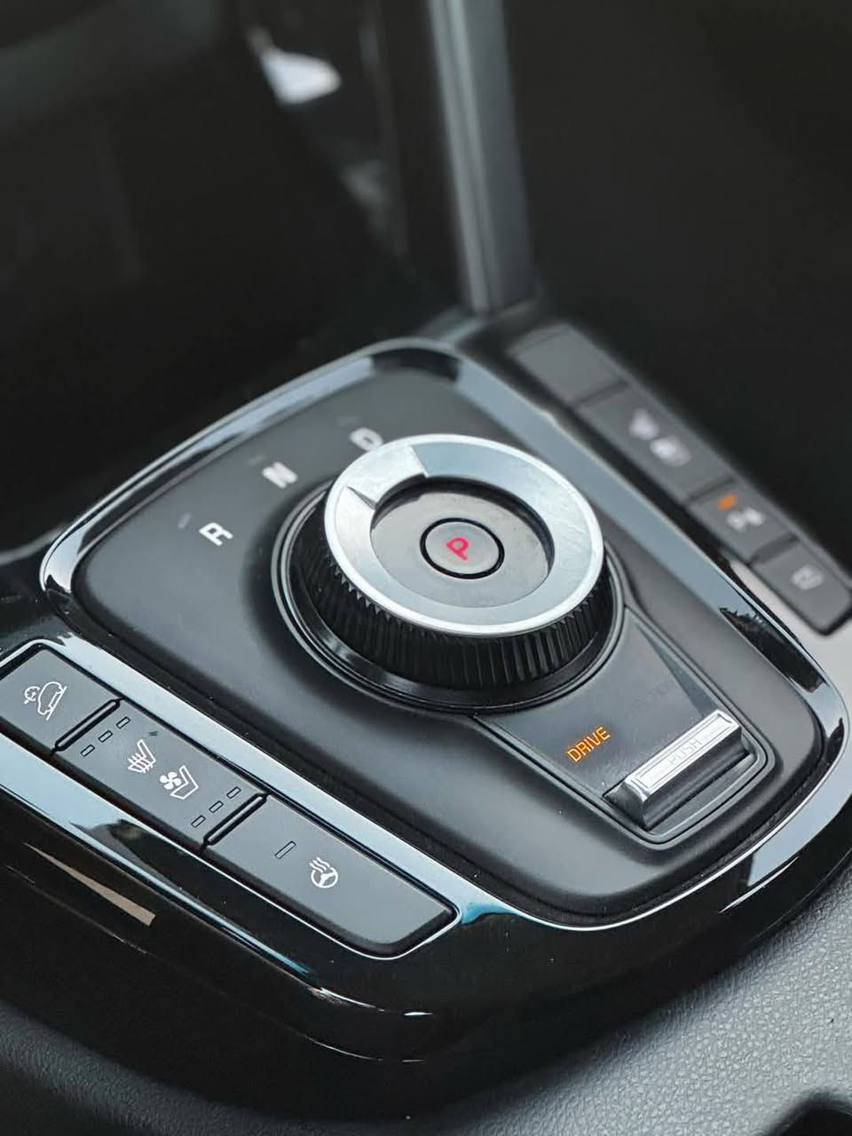 يالله رقم بغداد بسمي 
موديل ٢٣واردكوري شكل ٢٤
محرك ١٦٠٠ تيربو
كشنات جلد تدفئا تبريد
كشن كهربائي
الكشنات الخلفيه تدفئا
اربع كامرات محيطه
مري شفط نضام ترحيب رادارات جانبي امامي وخلفي توقف ذاتي تحذير اصتدام تحديد مسار
التوقف ذاتي
الايت اربع عدسات شفتات بالستيرن رياضي
انارة داخلية متغيره
تمشي بالريموت
بيها تصليح بمقدمة الشاصي بدون لغد
ارباك استيرن فقط
تبديل بنيد فقط وبارد بالجاملغ
السعر ١٥٠ بيها مجال قليل تجي وتفحص خادم مكاني بغداد مدينه الصدر
رقمي ***********
