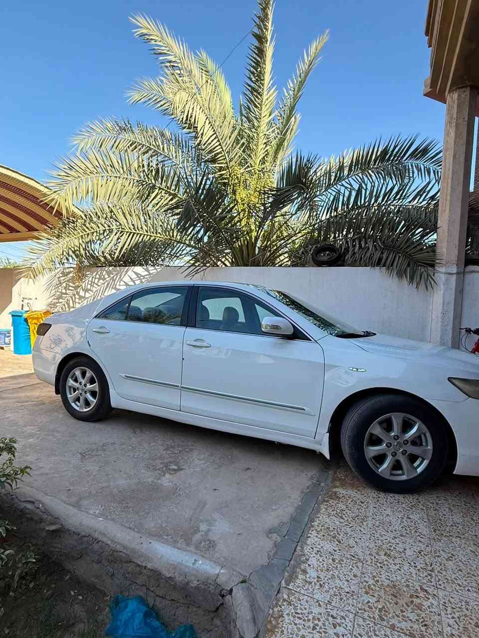السلام عليكم
تيوتا كامري موديل 2009 
فول مواصفات GLX 
مكفوله من الضرر بيها بارد 
صدر جديد تبريد ثلج معمر جديد
كير ومحرك مكفولات 
تخم تاير جديد شرط 
شادلها شاشه تاب 
السياره ماتحط عليها ربع مال جنيه
السعر 130
المكان الانبار ناحيه البغدادي 
***********

