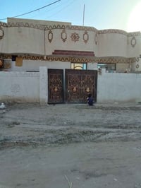بيت للأيجار  يحتوي على غرفتين نوم وصاله ومطبخ وحولي وخدمات  في منطقة س...