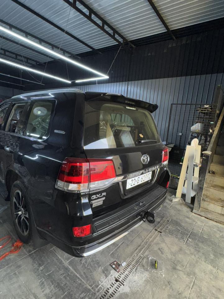 للبيع لاندكروز 2021 مكفول من كلشي كير ومكينه بلادي برغي ممفتوح فتحة سقف راداد حساسات امامي خلفي جانبي بلوجكتر زنون عالي زنون صندوق كهرباء 5 بصمات تحكمات ستيرن شاشة دشبول وسطيه عرض الأعطال شاشه بالوسط كبيره GPS مخرج USP نقطة كهرباء بالصندوق 100W 
ثلاجه وسطيه تبريد 3 قطع مري كهرباء مع قفل وفتح السياره مراية المري قلاب ويه البگ اشاير بالمري اشاير اماميه حاجب كشافات ضباب وضعيات قياده محرك 6سلندر 4000 تنفس طبيعي للأستفسار ***********
