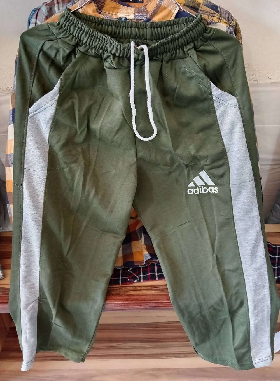 #برمودة_رجالية_وشبابية
#من_محلات_أبو_علي

بموديلين إثنين

#القصير

بألوانها الأربعة

#أسود_ونيللي_وأزرق_والرصاصي

#الطويل 

بألوانها الثلاثة

#الأسود_والنيللي_والأخضر 

القياسات للموديلين 

L, XL, 2XL

#الخامة_قطنية توفليس فوول ليگرا

#وبسعر مغري جداً

#٥_آلاف_دينار فقط

#العنوان

الشارع المقابل لشارع حسينية أسد الله ومجمع #محمد_كمال الطبي
#خلف_معجنات_وحلويات_زمزم
على طريق #محلات_بيع_الدجاج والطيور (طريق إعدادية الصناعة) 
#مقابل قصابة الرافدين ومكتبة الرافدين وكهربائيات غسان عساف 
#بجوار مخبز عباس ممش

لدينا #خدمة_توصيل داخل مدينة طوز خورماتو.
زورونا تجدون عندنا #الأفضل_والأرخص إن شاء الله.


**إذا كنت صاحب هذا الإعلان وتريد حذفه لأي سبب، رجاءا أرسل رسالة إلى الدعم الفني**