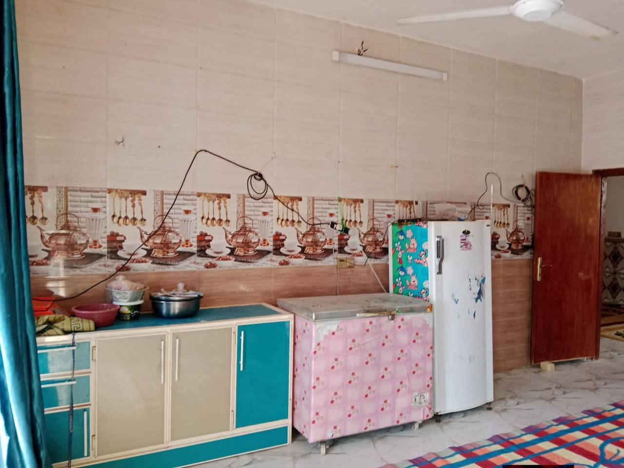 السلام عليكم
  دار للبيع مكان مميز جدا 
طابو زراعي سند 25 
المساحة //٦٥٠متر
الواجه //١٣م×٣٠م
نوع البناء بلوك السقف عكاده
العنوان / /بابل المدحتيه
المعاره قبل الحسينيه قرب سيد جواد 
خدمات كامله من ماء وكهرباء
عرض الشارع ٧متر
السعر/١٢٥وبي مجال
تفاصيل البيت طابق واحد 
استقبال 
صاله 
عدد الغرف٣
مطبخ 
منور خلفي طارمه
مجمع صحيات داخليه وخارجيه
السطح كامل  فرشي
حديقه 
كلدور 
محل كبير
البيت كامل ولايوجد اي نقص بي
تحويل البيت ثاني يوم بعد الشراء 
بناء حديث موقع جيد جداً 
يبعد عن الشارع الرئيسي ١٥٠متر
سنة البناء حديث
للاستفسار
مراجعة  مكتب دلالية وائل الهندي 
***********وائل الهندي
***********ابو علي
مكتب دلالية وائل الهندي بابل المدحتيه الحمزه الغربي ع شارع 60 قرب سلوان ابو الكاشي مقابيل فرع علي قمار
