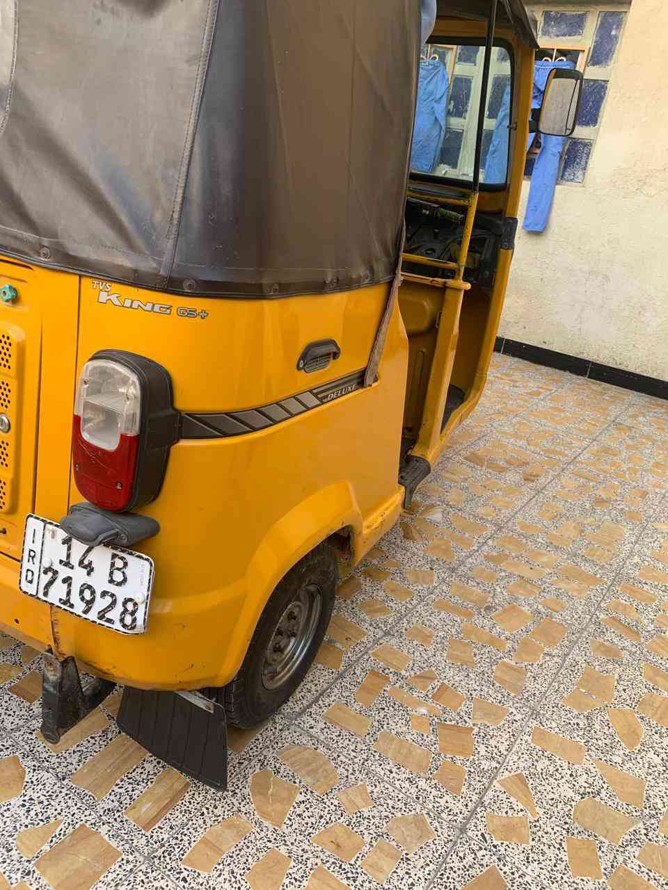 السلام عليكم شباب تكتكTVSموديل 20رقم وسنويه مكينه مفتوح مكان البصرة حي الشرطه سعر 5300 رقم الهاتف ***********
