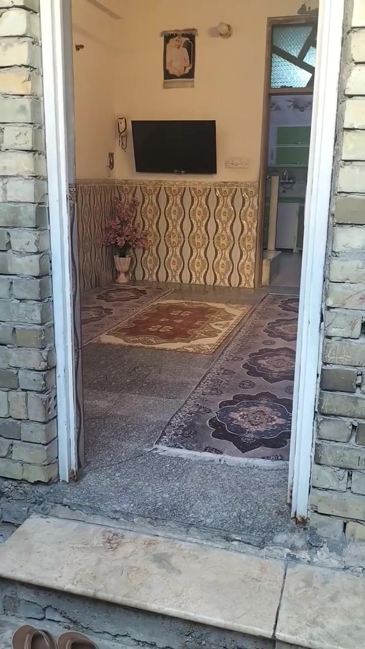 السلام عليكم
نصف قطعة للبيع مساحة 72 متر بناء 2020 مثل ما موضح بالفيديو بيت نظيف قطاع 76 
ملاحظة/ يوجد في الطابق الاول تواليت وحمام ومنور ومطبخ جوه الدرج مثل ما موضح بالفيديو مع صالة ضيوف وغرفة اخر البيت والطابق الثاني حمام وتواليت مشترك مع غرفتين وحدة مقابيل الثانية 
اللاستفسار واتساب او الاتصال على الرقم ***********
