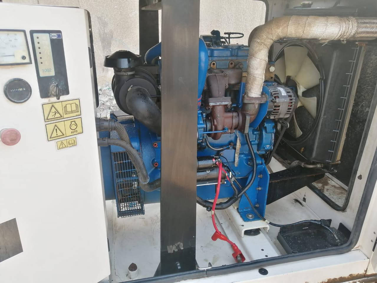 السلام عليكم للبيع مولد بيركنز افجي ولسن .انكليزي اصل 3سلندر سوبر 45كيفي المكينه نضيفه مثل نا مبين بالصوره مكاني نجف .***********
