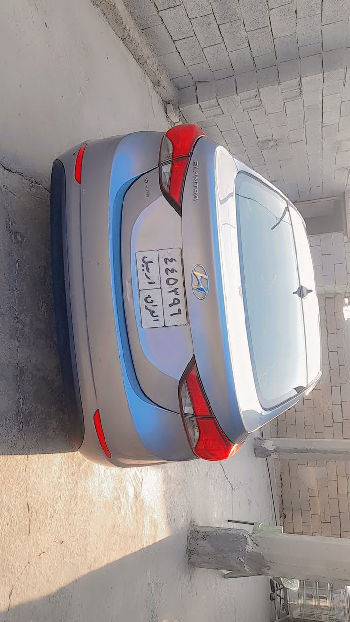 سلام عليكم النترا 2016 وارد مريكي بيه تلث قطع بدون دواخل وهاذا رقم تلفوني 0781632476   وسعر 110 وبيه 
مجال
