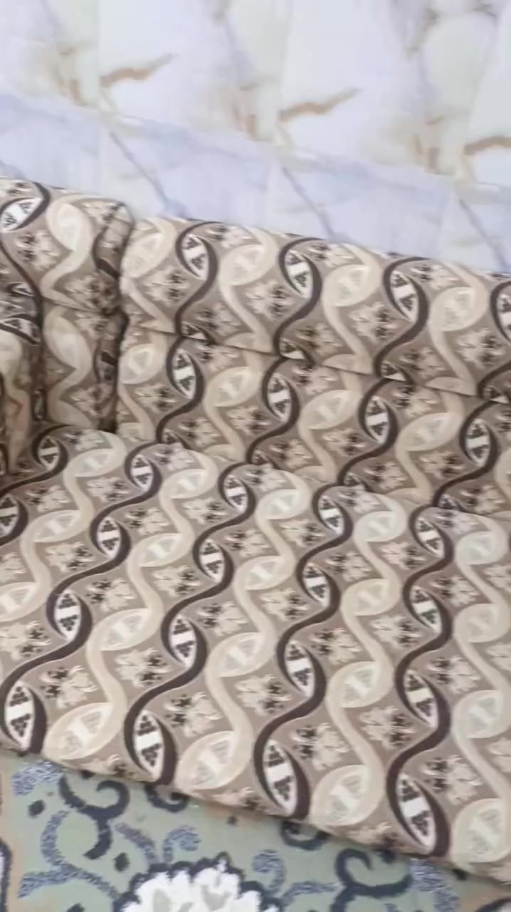 يا الله
سلام عليكم جلسه عربيه كامله مستعمله 
وياهة حته لفراش لقياس لفراش طول 15
عرض 4 +جلسه عربيه طول 15+15لعرض 4
الكلي جلسه 34متر ضياء يوجد واتساب 
***********
