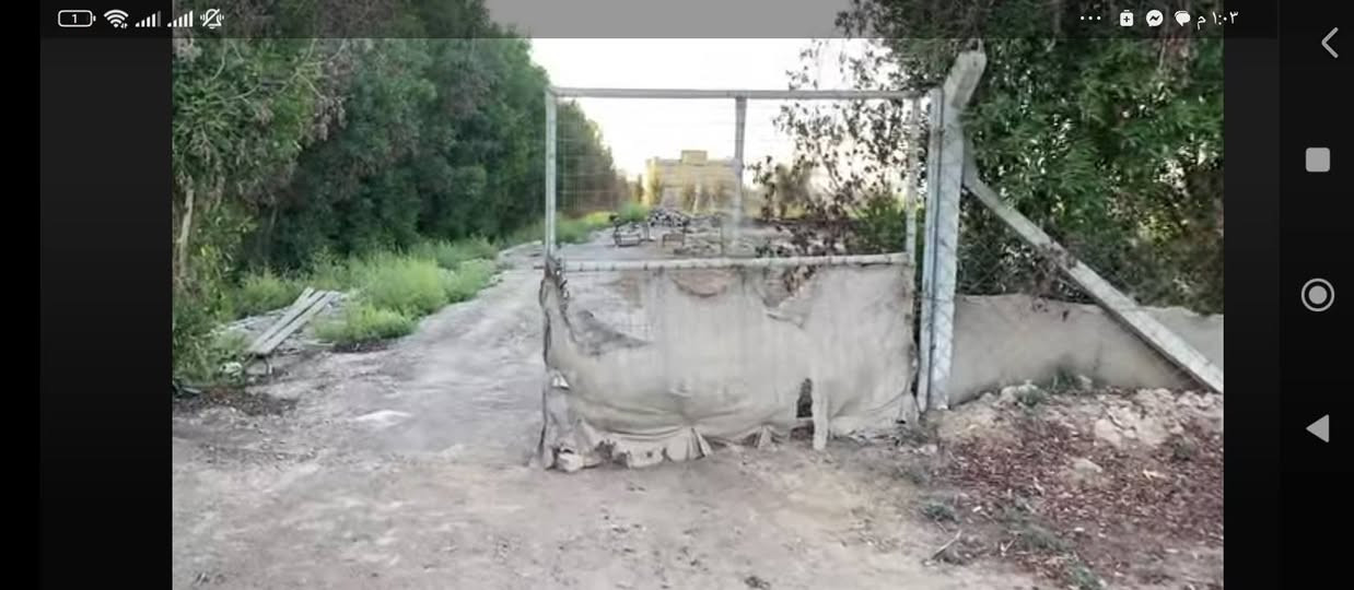 دونم طابو زراعي سند 25 الموقع حي الكرامة مجاور حي الشهداء يقع على الشارع الرئيسي الداخل إلى حي الكرامة خدمات ماء كهرباء سياج بي ار سي مع اساس لبيت بمساحه 200م  للاستفسار خاص أو الاتصال ***********  واتساب أيضاً*
