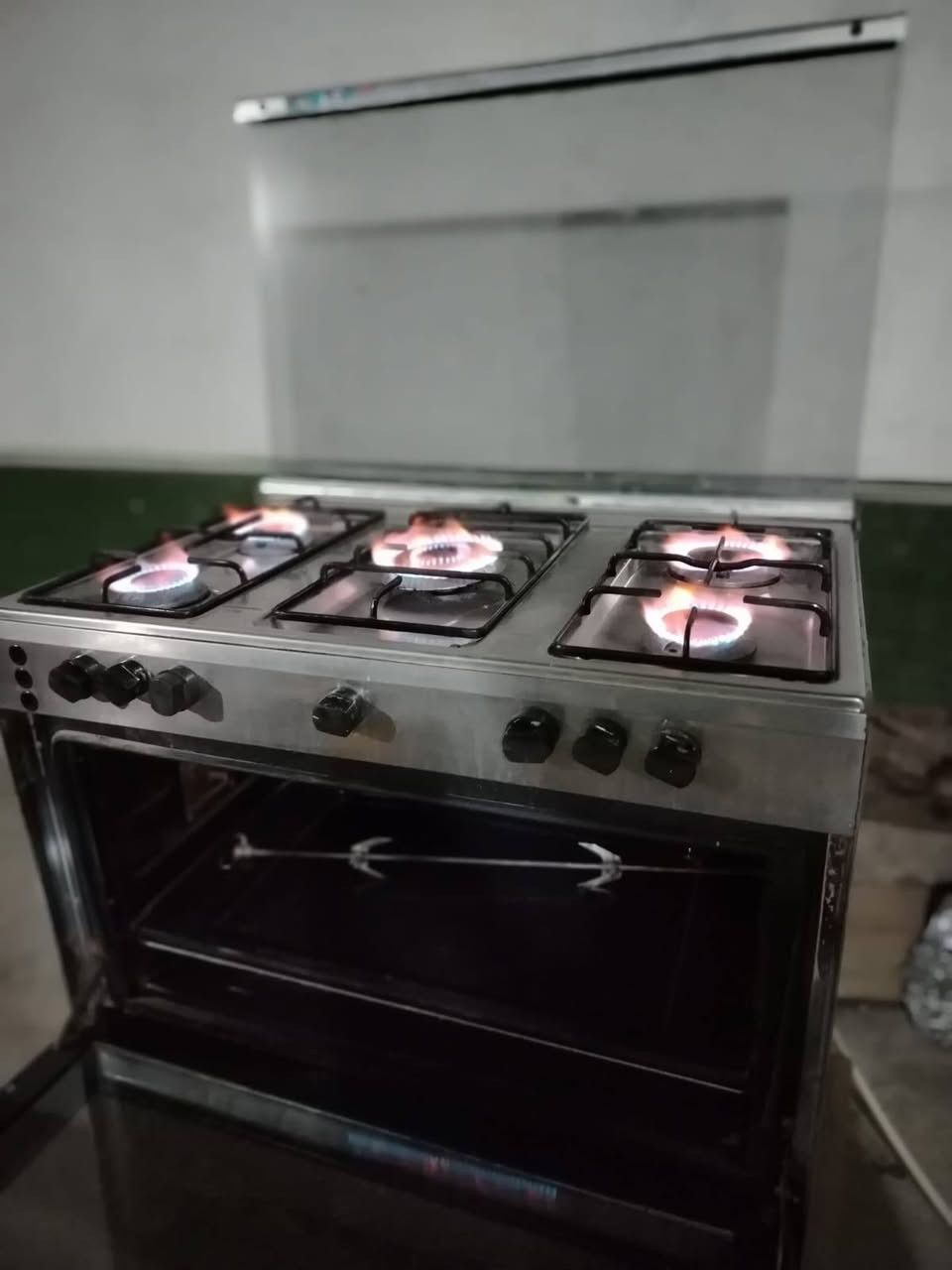 طباخ غاز تركي  بحالة زينة 🔥
الطباخ كامل شغال وما بي أي عطل، كل العيون تشتغل والفرن هم شغال.
نظيف ومستعمل
السعر: 100
المكان: بعقوبة كاطون الرحمة 
للتواصل: واتساب فقط ***********
