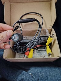 كاميرا صغيرة • للسيارات • حالتها مو واضحة