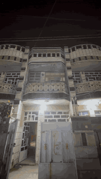 بسم الله الرحمن الرحيم
يتوفر لدينا  مشتمل للإيجار 🏠

يحتوي على استقبال ومطبخ صغير 3 غرف نوم وخدمات 

مساحه /70 متر 

موقع البيت /شعب سوق شلال 

إيجاره 550 بي مجال 

للاستفسار 📞 *********** 

مكتب الباسم للعقار
