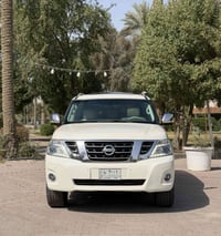 نيسان باترول بلاتينيوم  موديل : 2014  ماشية : 130000 Km المواصفات  فتح...