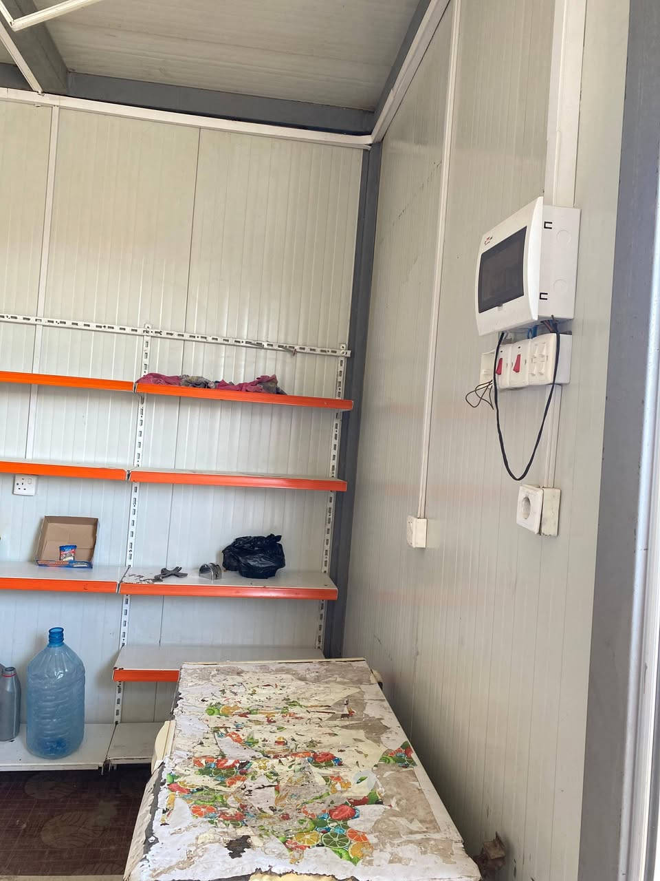 كشك جديد للبيع 3×4 السعر مليونين  للاستفسار على الارقام التالية
***********
***********
