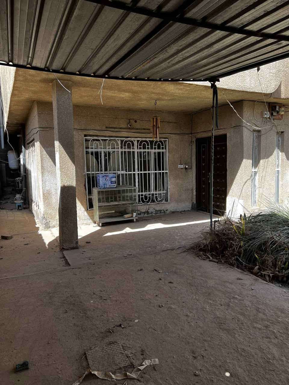 السلام عليكم
 بيت طابو صرف للبيع في البكرلي في منطقة العبودية مقابل شقق مؤسسة العين
 مساحته ٢٩٣ والواجهة ١٢م 
حاليا مؤجر ب ٤٠٠الف 
سعر المتر ٩٥٠ الف 
للاستفسار ***********
