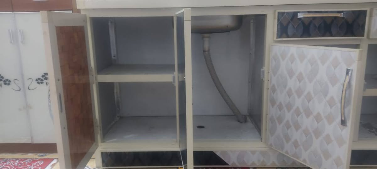 سلام عليكم طباخ 5 مشاعل شغال شرط الشغل 150 كاونتر مترين نظافه فول 225 وبي مجال قليل كلش عنوان نجف حي الزهراء ***********
