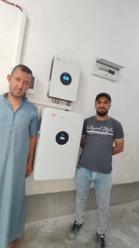 ألواح ٦٢٠ واط • انفرتر ٤ كيلوواط • بطارية ٧٫٥ كيلوواط