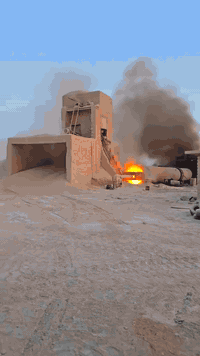 سلام عليكم      جص رمادي حجر درجه ولى رمل+ حصو+ تربيع+ أسعار مناسبه +وجلمود ***********
