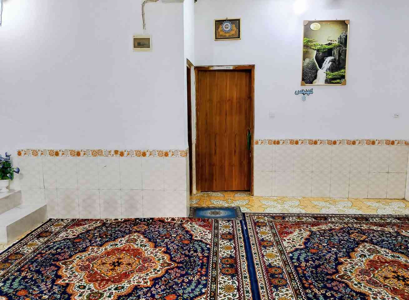 بيت للبيع ناحية الفظلية شارع المحطه قريب على شارع 40 فرع مركز روج المساحه 155 يتكون الطابق الارضي من غرفتين وصاله ومطبخ واستقبال وصحيات خارجيه وتوجد غرفه بالطابق الاول للاستفسار الرقم ***********
