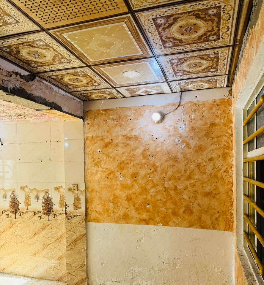 بيت ٦٠ متر #للأيجار في حي العسكري قرب محطة بانيقيه يتكون البيت من غرفه وصاله مفتوحه على استقبال ومطبخ وحمام وتواليت  والبيت فيه #سخان_وخزان_وماطور_وخط_مولده كامل من كلشي جاهز البيت وما ناقصه اي شي كامل ايجاره 200
***********
