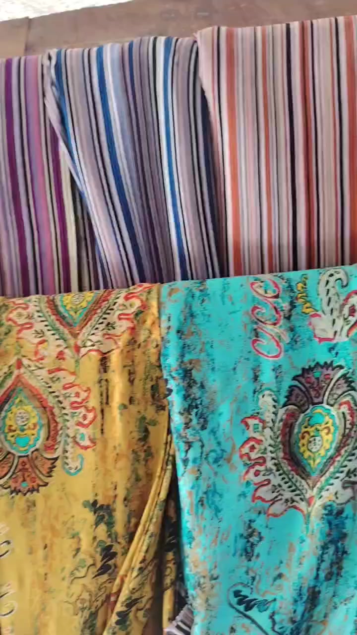 قماش وخياط مع اوڤر 10000 فقط قياس اخذه اشبار ع خاص  حسب الطلب عنوان المحل 👉 واسط صويرا حي العهد  مقابيل تمثال الزعيم عبد الكريم قاسم///// لعدها قماش موجود توصيل داخل صويره  *********** ام شهد
