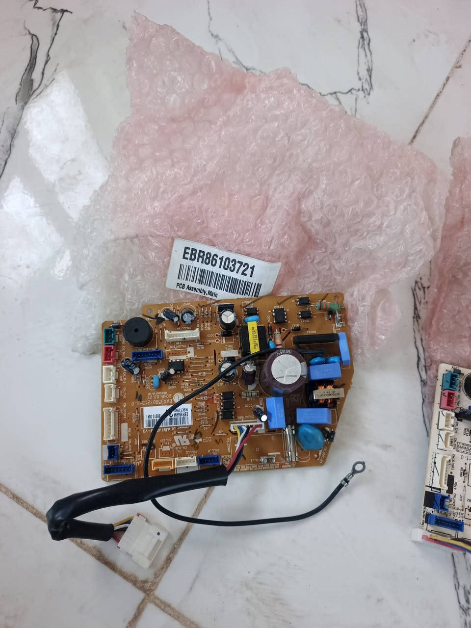 السلام عليكم للبيع جديد غير مستخدم كارت ثلاجه Lg اصلي 
كارت داخلي سبلت lg 
اوتماتيك ثلاجه


**إذا كنت صاحب هذا الإعلان وتريد حذفه لأي سبب، رجاءا أرسل رسالة إلى الدعم الفني**