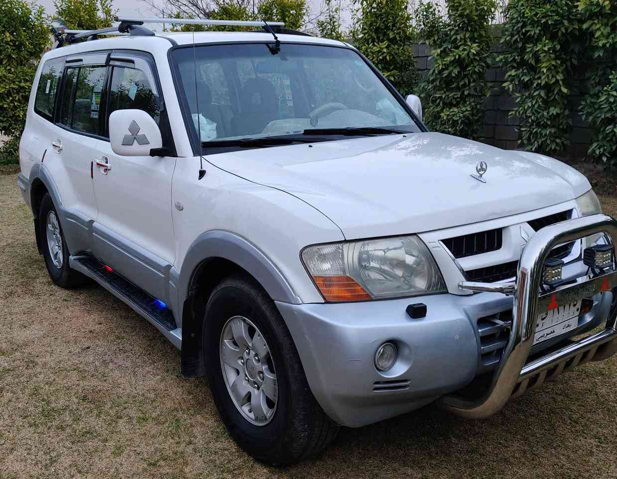 سلام عليكم اخوان باجيرو موديل 2006  للبيع سياره مكفوله من كلشي  جاهزه وحلوه ماتصرف عليها الف سياره بأسمي سنويه ل 2027 السياره تتفئه تبريد دفع رباعي  صدر امامي خلفي جديد وبعد بيها مواصفات الجناي يعرفها تخم تاير قبل شهر شاده مكينه 3000 مكفول من تنقيص تبخير أي شي  مثل مابصوره وأحلأ تجي اتشوفها تفحصها  تطلع اتراي وين ميعجبك سعرها 110 وبها مجال حك جيتك واني خادم لطيبين يعجبك السعر اتصل  مكان السياره صلاح الدين الضلوعيه تقاطع الحردانيه ***********
