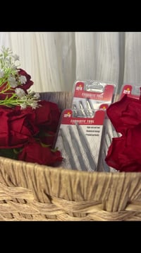 ملقط حواجب • مكياج