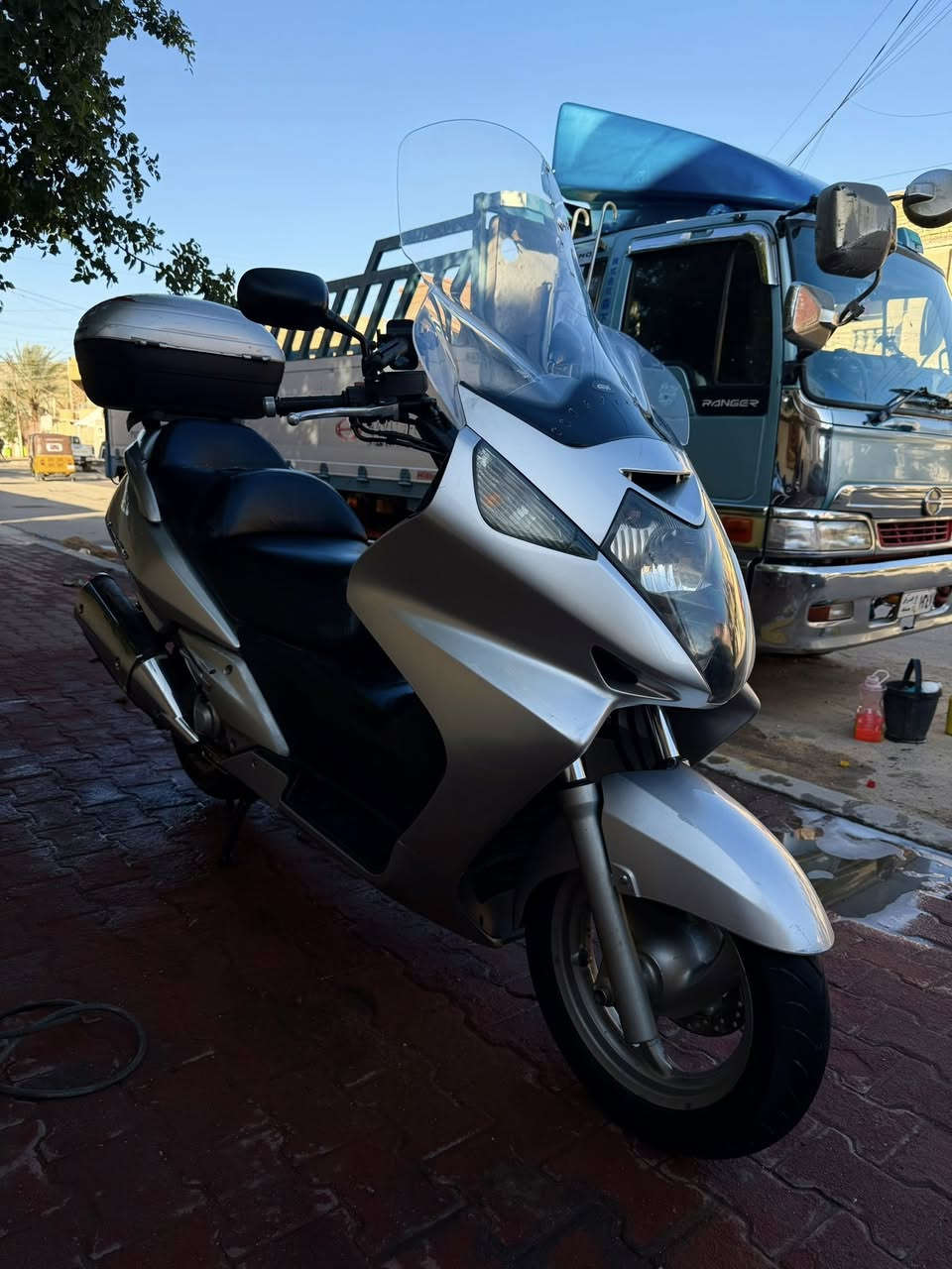 سلام عليكم سلفر ونج 600 جديدة حييل مكفولة برغي ممفتوح بل محرك تخم تاير جديد جنطه كامله مابيه نقص السعر 22 وبيه مجال للشراي مكاني بغداد الحسينية مال الشعب التواصل عل هذا الرقم ***********
