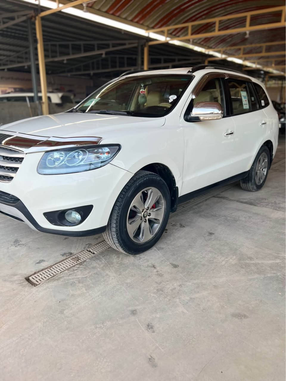 السلام عليكم 
هونداي سنتافي 2012 خليجي 
فول مواصفات 1/1 
مكينة 3500 
ماشية 147 الف كم 
سيارة جاهزه وجديدة
رقم بغداد 
مكفولة من الصبغ 
بيها بارد فقط شبر تقريبا 
مواصفاتً فول 
فتحة مري شفط اشاير بالمري كشنات كهرباء هيتر حساسات كامرة تحكمات ستيرن 7 راكب  
بيها سستم نيكل كصه ومطريات  
السعر 164 وبيها مجال 
العنوان بعقوبة
للاستفسار  *********** بعقوبة, ديالى
