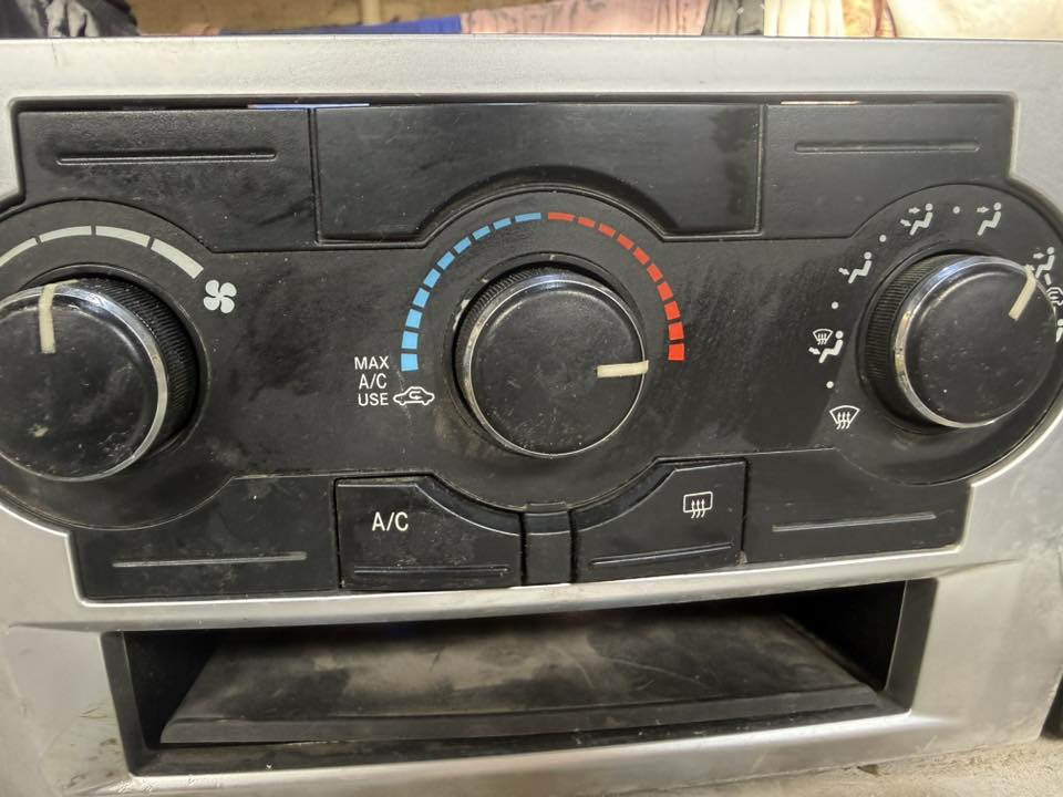 السلام عليكم
عندي مسجل اوباما 2010 ويرهم جارجر بلادي اصلي شغال كامل 

وعندي مال تبريد هم شغال وكامل بدون عطر 
قيم واخذ ثنينهم للبيع مكاني حله
***********
