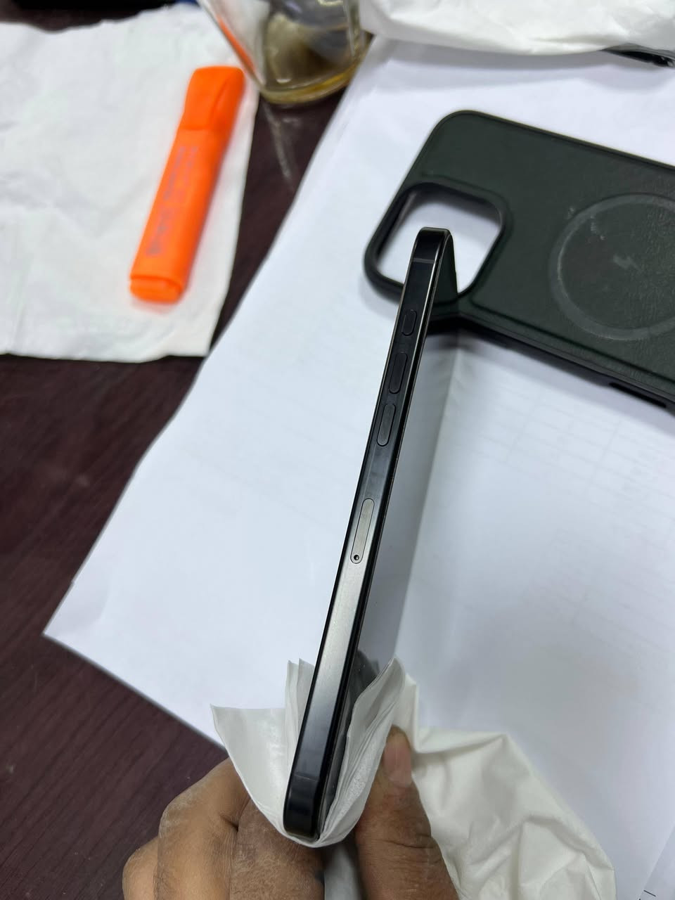 السلام عليكم
ايفون 16 برو ماكس ذاكرة 256 
بطارية 100‎%‎ 
عدد دورات الشحن 72
نظافة 100‎%‎ ومكفول مع ملحقاته 
السعر1450عراقي 
عنواني بغداد كاظميه
***********
