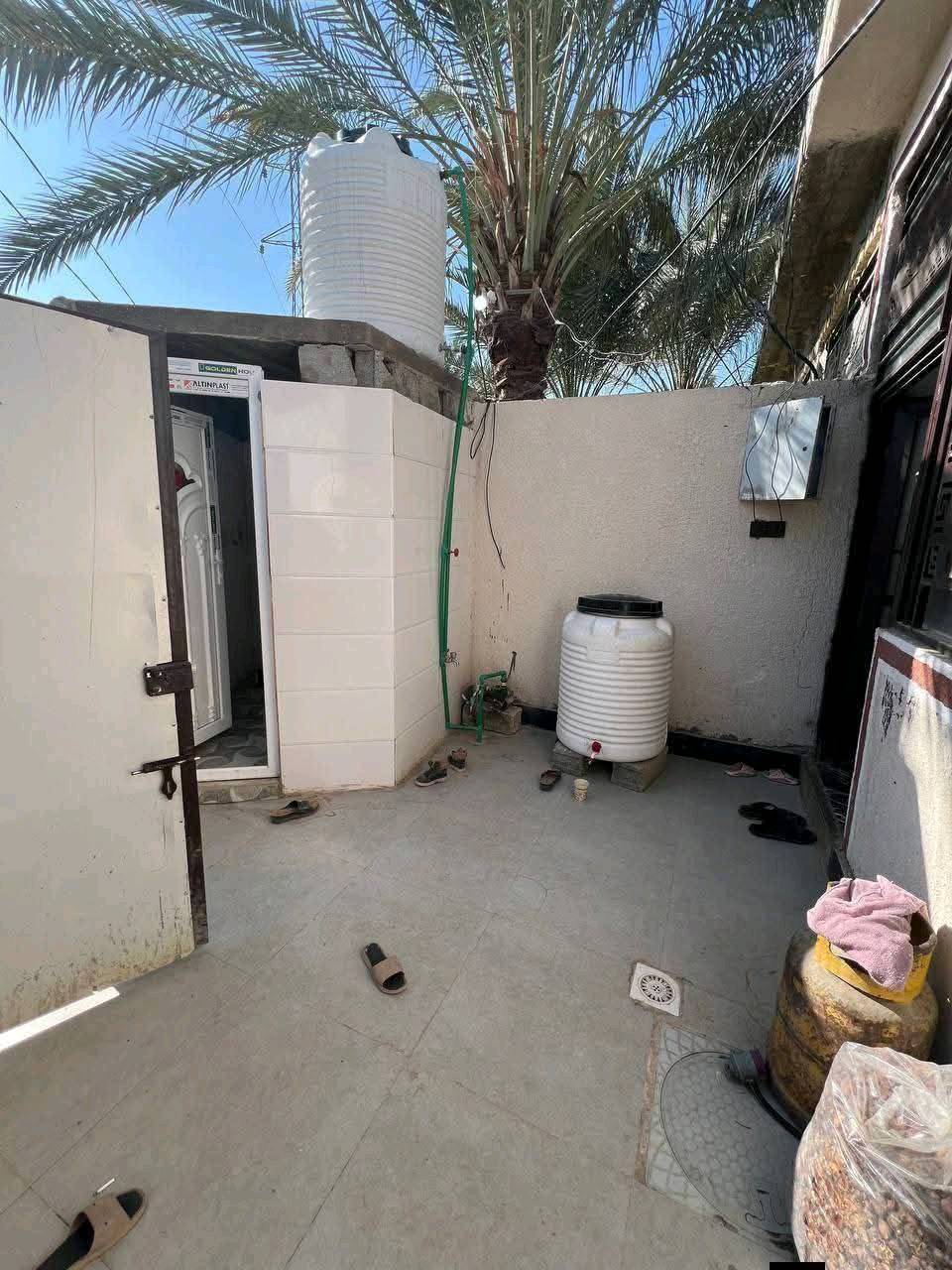 
بيت للبيع 125متر جدا كبير ونظيف وواسع 
طابو زراعي سند25اقرار محكمه
يتكون من مدخلين مدخل للمطبخ ومدخل للاستقبال 
استقبال جدا كبير وصاله  وغرفه نوم سويت ومطبخ وطارمه وصحيات
 عرض الفرع10متر
خدمات كلها متوفره
موقع كربلاء خلف جامعه العميد قرب السايلو عامود1211 شيخ بني حسن
..بناء بلوك العتبة صب كونكريت البيت كلش جديد وموقعه مرتب قريب السايلو


***********
***********