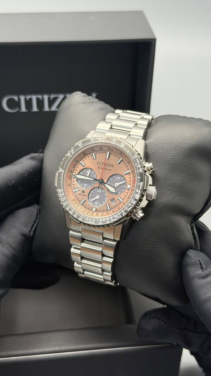 ساعة CITIZEN Eco-Drive الأصلية
تصميم رياضي فاخر يجمع بين الأناقة والأداء العالي، مناسبة للاستخدام اليومي والرسمي.

المواصفات:

* نظام Eco-Drive يعمل بالطاقة الضوئية
* مقاومة للماء WR200
* هيكل وسوار ستيل فاخر
* كرونوغراف متعدد الوظائف
* تصميم رياضي أنيق بلون مميز
* زجاج مقاوم للخدش
* كفالة دولية أصلية

السعر: 515,000 دينار عراقي

للتواصل والاستفسار واتساب:
***********
