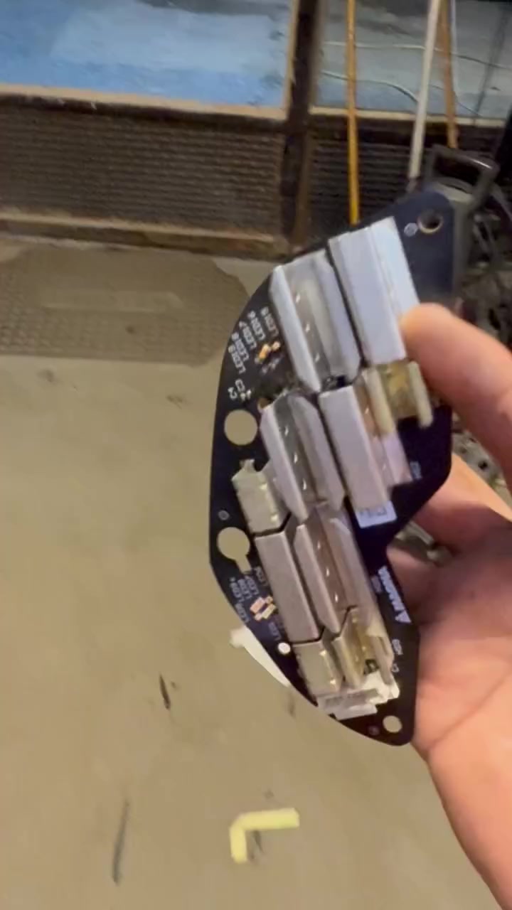 دورنكو ثانية
بعطلها المصنعي الي يوجهه اغلبكم 
نحلت المشكله تابعو الفديوات 
تحياتي ❤️
***********
