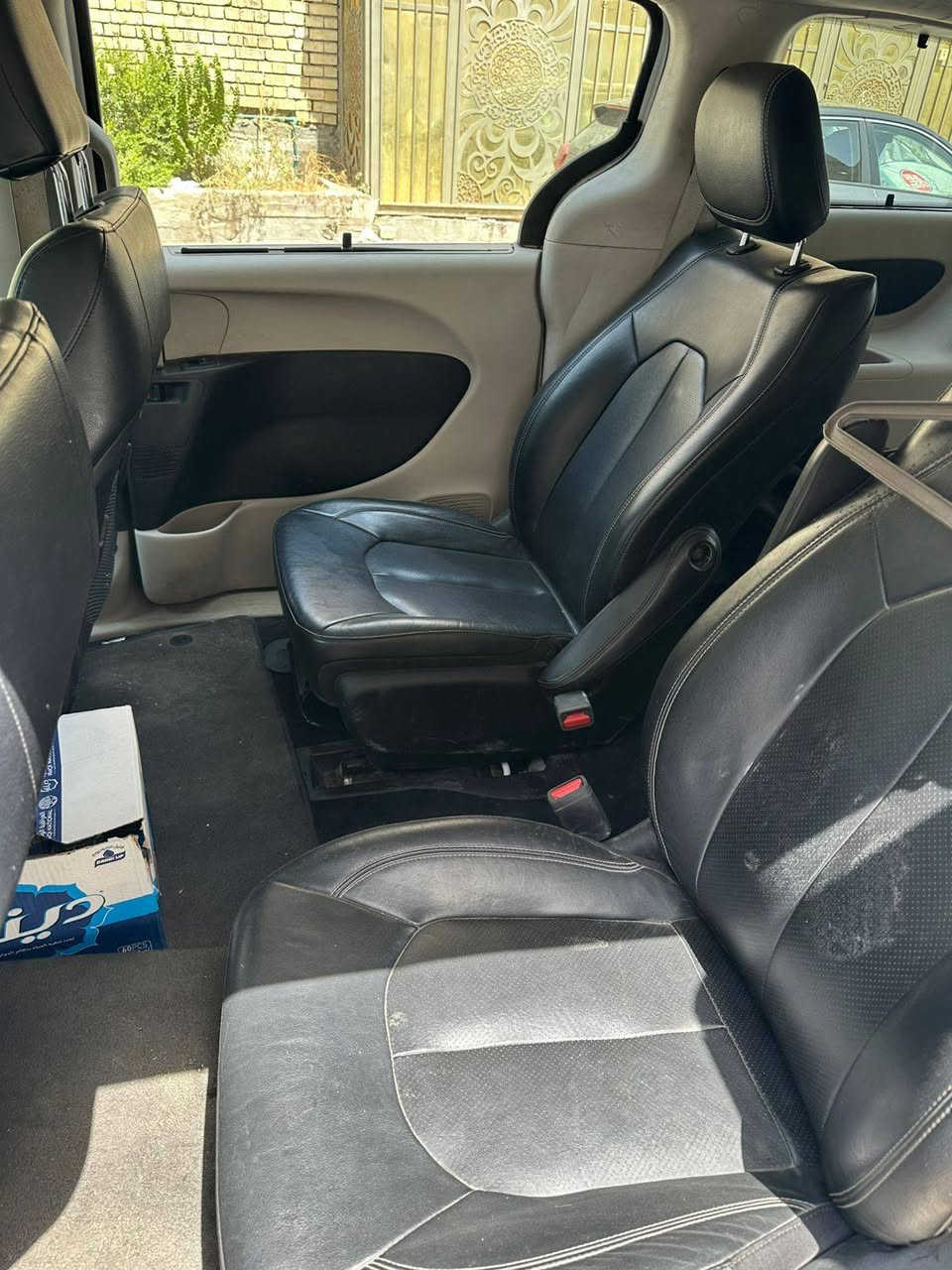 السلام عليكم اخواني كلايسلر باسفك موديل ٢٠٢٢ رقم بغداد دولي بسمي هزه جديده ماشيه ٨٠ الف كيلو  بوب كهربائية وصندوق كهربائي حادث أمريكا جاملغ أمامي وبنيد امبدل نفس اللون والباب الخلفيه ونص الجاملغ الخلفي صبغ السياره جديده بمعنى الكلمة خاليه من العيوب كانت هايبرد وتم تبديل الكير مع الضفيرة بلادي بدون اي قطع والسياره الان بانزين فقط للبيع أو مراوس.   السعر ١٩٠ مكاني بغداد نفق الشرطه شارع الكنيسة لتفاصيل اكثر يرجى الاتصال على الرقم *********** أبو أحمد
